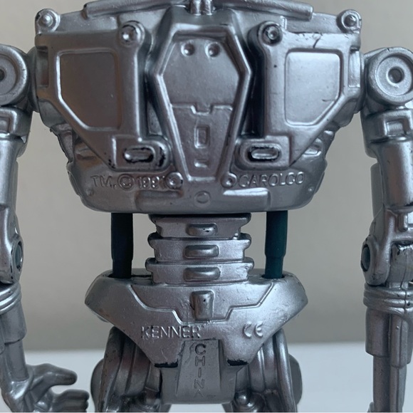 Vintage 1991 Techno-Punch T-800 Figure Terminator 2 Carolco Kenner - Picture 9 of 9
